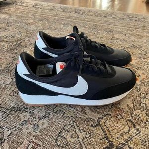 Nike Daybreak Sneaker size 9